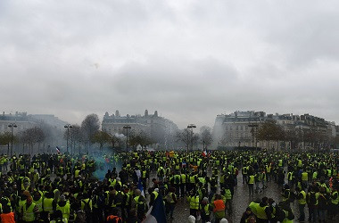 Bentrok Pecah dalam Demo Harga BBM di Paris