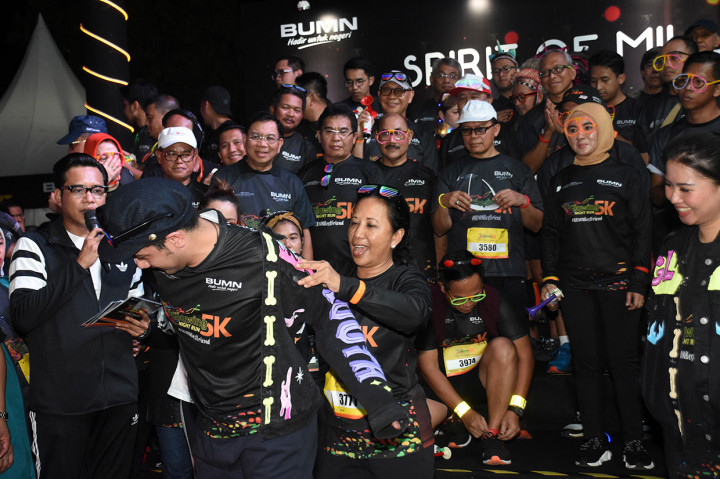 Ribuan Peserta Meriahkan Glowing Night Run