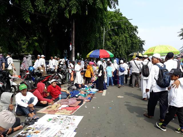 Gambir Hingga Monas Dipadati PKL