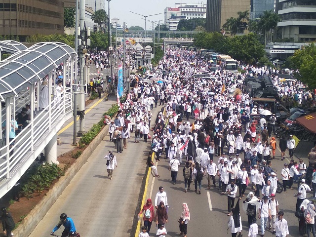 Massa Reuni 212 Mulai Bubarkan Diri