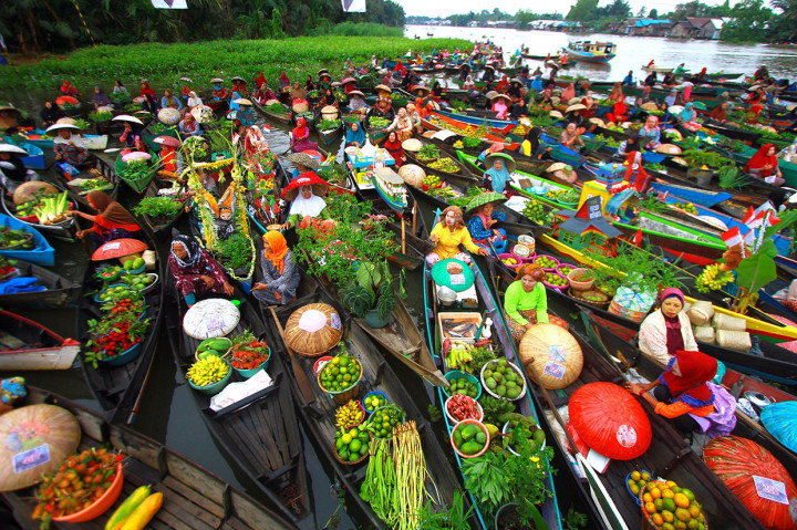 Uniknya Festival Pasar Terapung di Banjar Kalsel