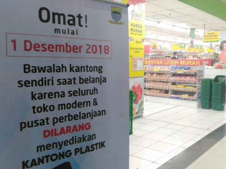 Bandung Kembali Kaji Aturan Kantong Plastik Berbayar
