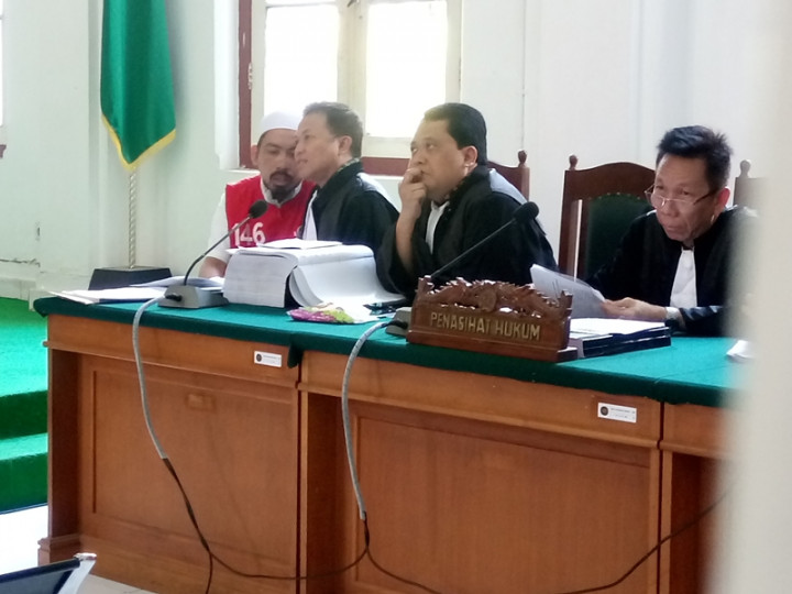 Pengacara ABU Tours Kecewa Sidang Berlarut-larut