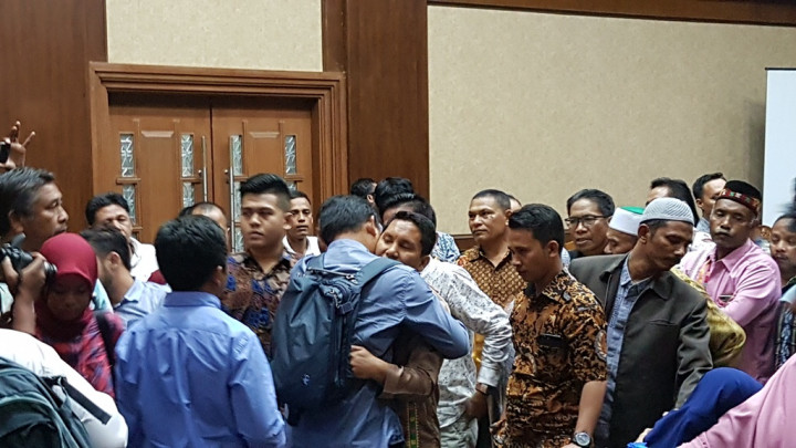 Hak Politik Ahmadi Dicabut