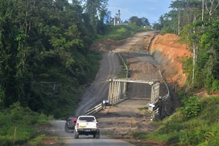 Proyek Jembatan Trans Papua di Lokasi Penembakan Dihentikan