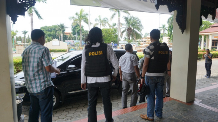 KPK Geledah Ruang Kerja Bupati Jepara