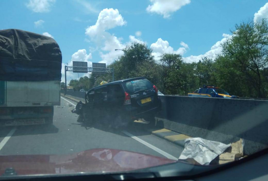 Taksi yang ditumpangi NH. Dini. Istimewa