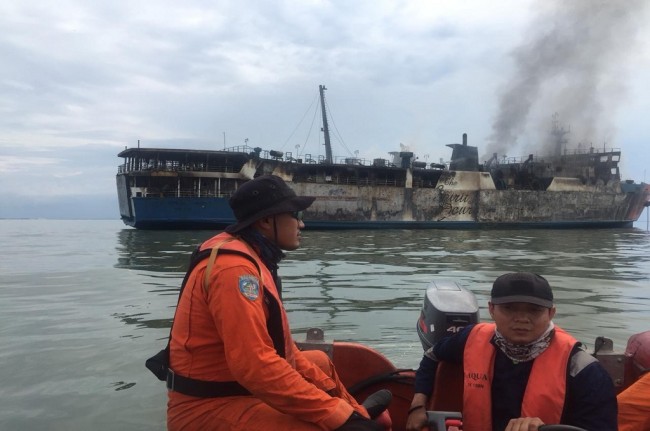 KM Gerbang Samudra I Ditarik ke Lokasi Aman