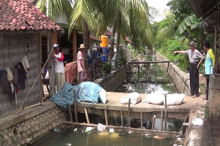 Warga Sumenep Terusik Sampah Kiriman