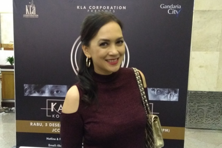 Dukung Mantan Suami, Ira Wibowo Hadiri Konser 30 Tahun Kla Project