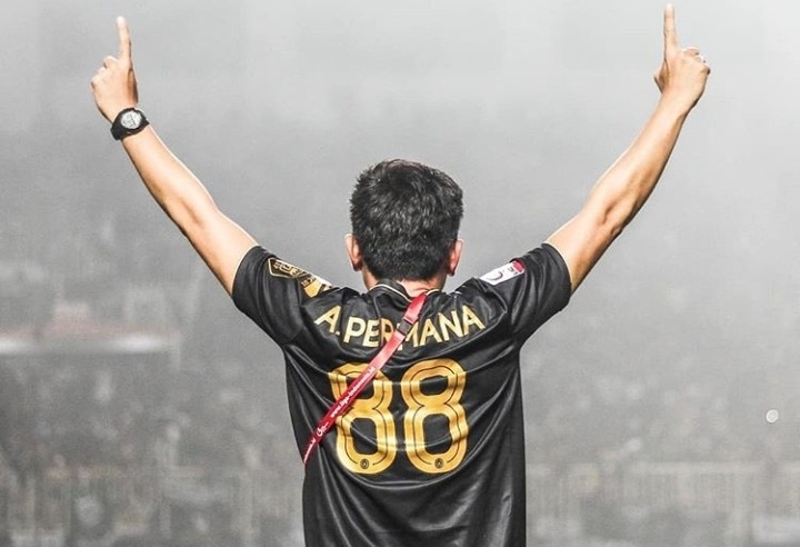 Alasan Pelatih PSS Sleman Kenakan Jersey Pemain PSIM Saat Perayaan Juara Liga 2