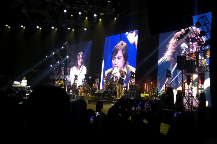 Isyana Sarasvati Beri Kejutan dalam Konser 30 Tahun KLa Project