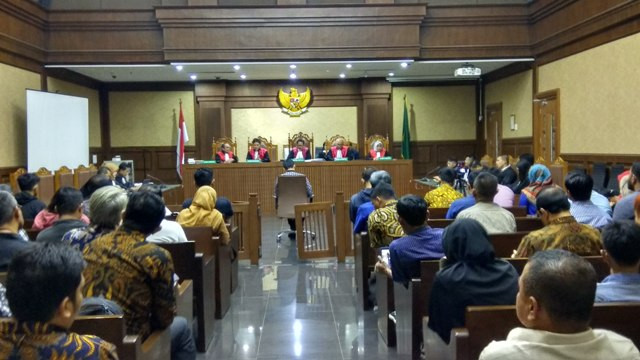 Hadapi Vonis, Zumi Tak Banyak Bicara