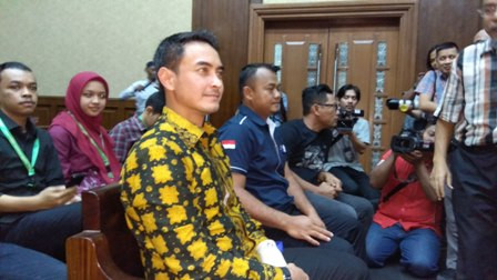 Zumi Zola Pasrah