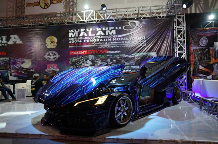Kupu-Kupu Malam, Rumah Modif 'Spesialis' BlackAuto Master