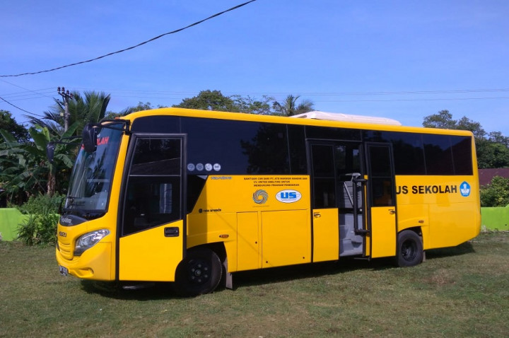 Siswa Gunakan Botol Minum untuk Bayar Bus Sekolah