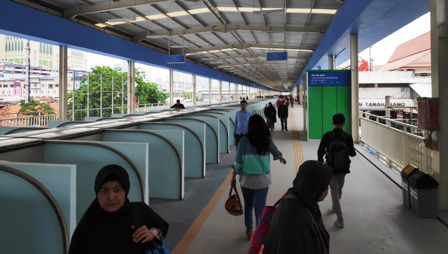 Tarif Kios Skybridge Tanah Abang Rp500 Ribu Sebulan