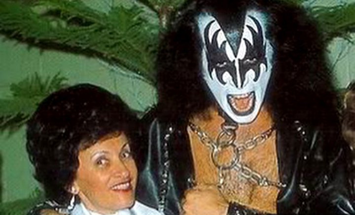 Ibunda Gene Simmons Meninggal Dunia