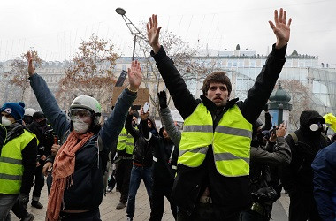 Hampir 300 Orang Ditangkap dalam Demo BBM Paris