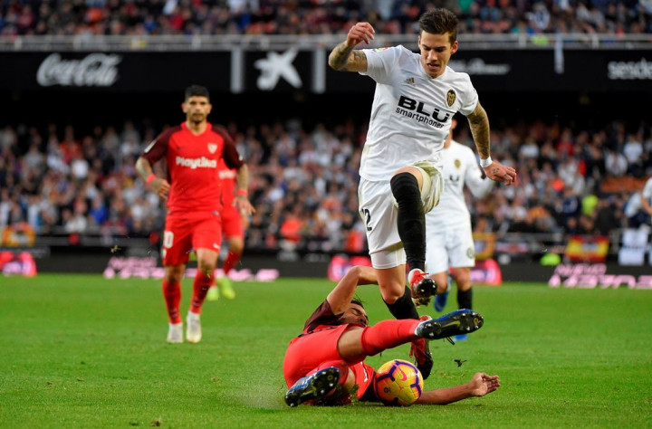 Ditahan Imbang Valencia, Sevilla Turun Takhta