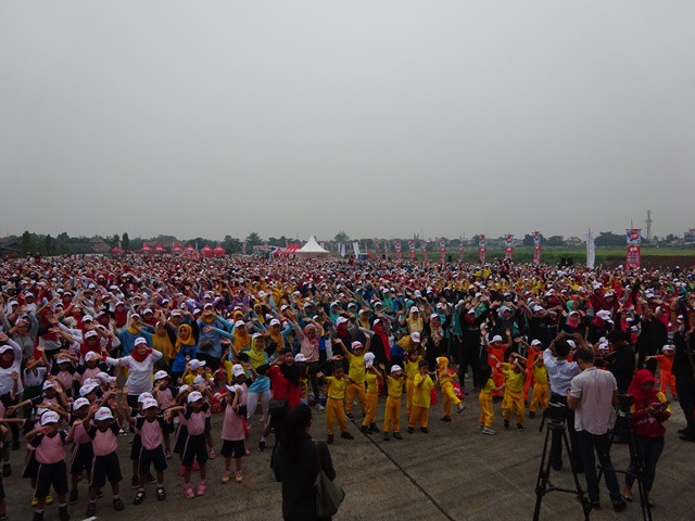 Senam Zumba Ibu dan Anak Pecahkan Rekor Muri