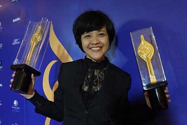 Mouly Surya dan Kisah Sepatu Lepas di Festival Film Indonesia