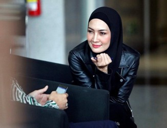 Steffy Burase Disebut Sering Atur Staf Irwandi Yusuf