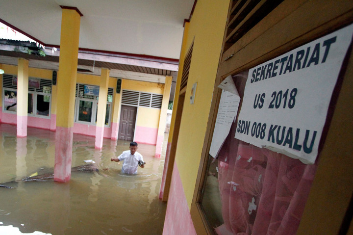Banjir Lumpuhkan Aktivitas Sekolah di Kampar
