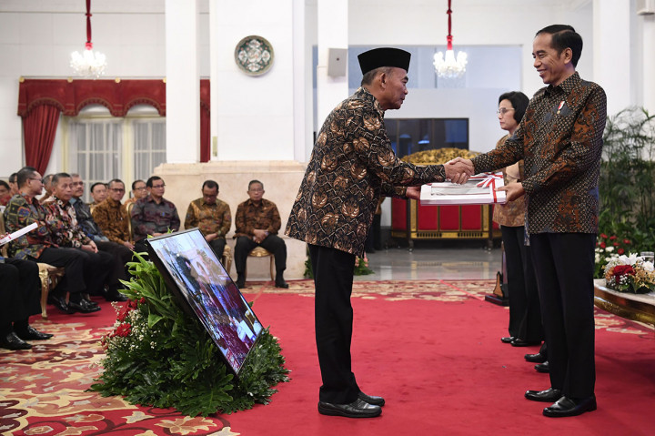 Jokowi Serahkan DIPA dan TKDD 2019