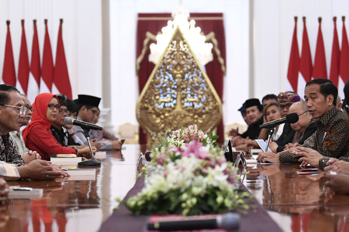 Jokowi Bertemu Seniman dan Budayawan di Istana
