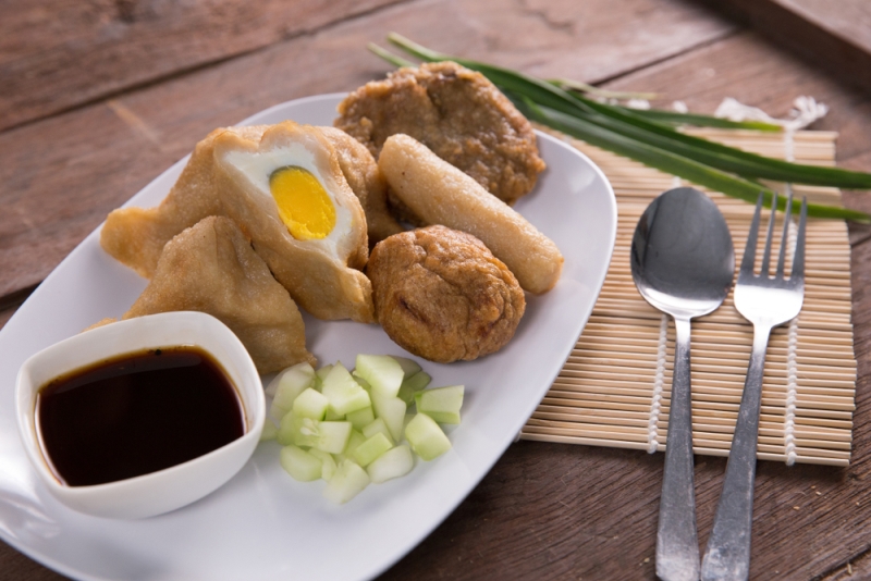 Berwisata ke Palembang tak lengkap tanpa mencicipi pempek (Foto:Shutterstock)