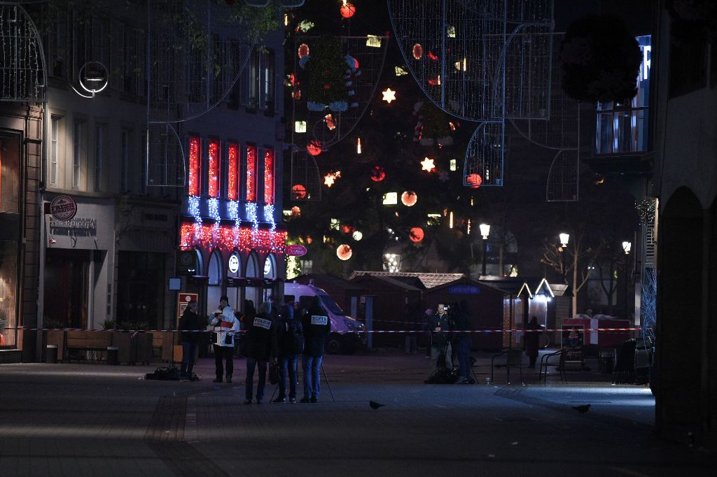 Penjagaan di Pasar Natal Strasbourg usai penembakan. (Foto: AFP)