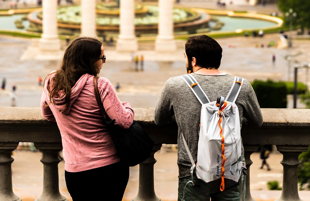 angat penting membicarakan perbedaan difinisi kerapian dengan pasangan Anda. (Foto: Djim Loic/Unsplash.com)