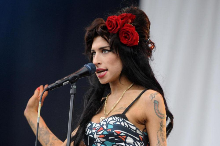 Mantan Suami Kecam Rencana Tur Hologram Amy Winehouse
