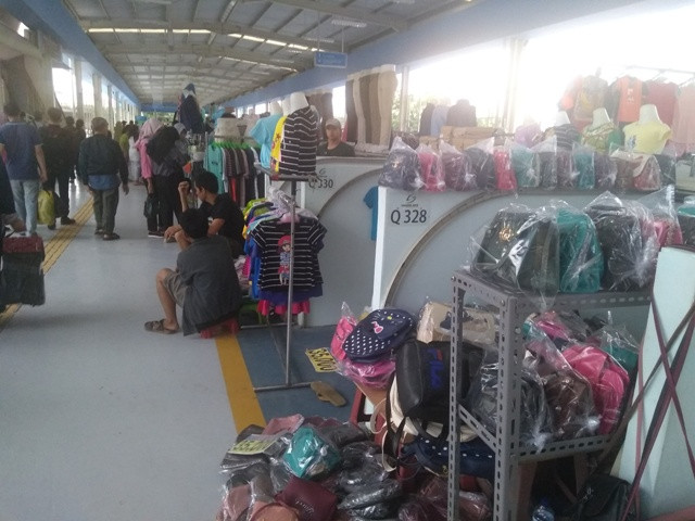 Keuntungan Berjualan di <i>Skybridge</i> Belum Signifikan