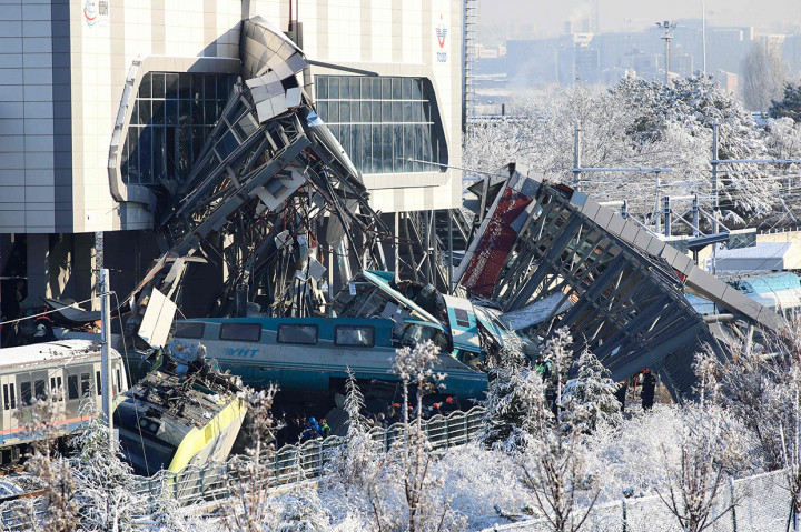 9 Orang Tewas dalam Kecelakaan Kereta Cepat di Turki