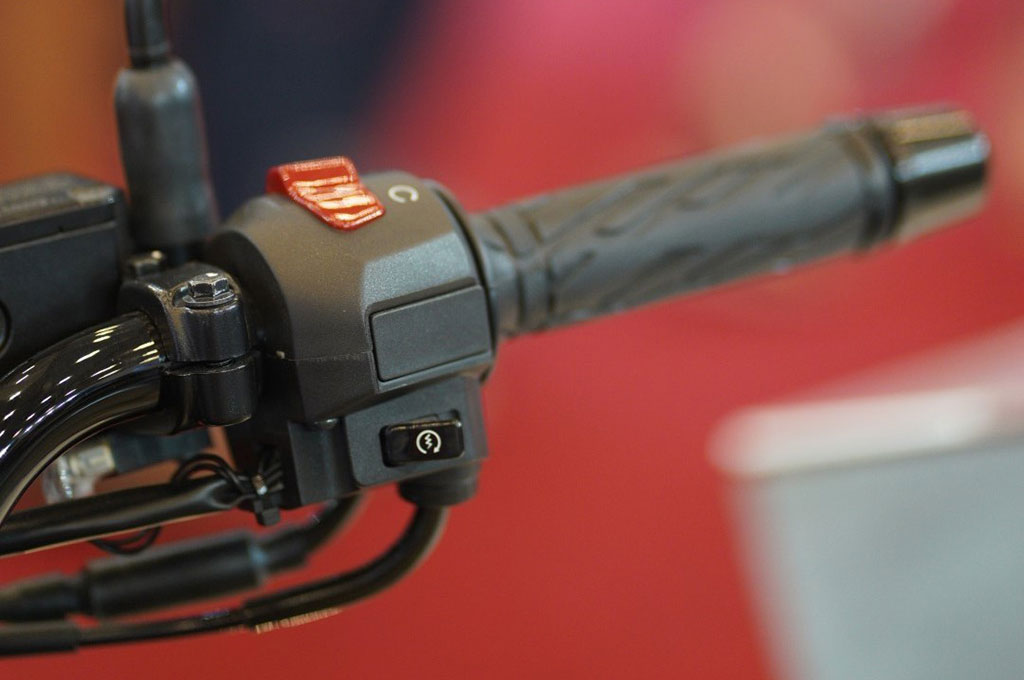 Tak masalah gunakan starter elektrik meski sepeda motor jarang digunakan. Suzuki