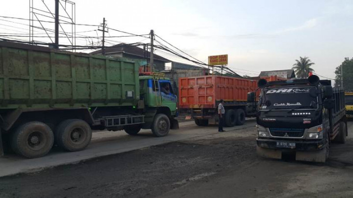 Truk Tonase Berat Masih Lalu Lalang di Kabupaten Tangerang