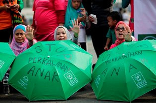 Batas Minimal Usia Pernikahan Diminta Disamakan