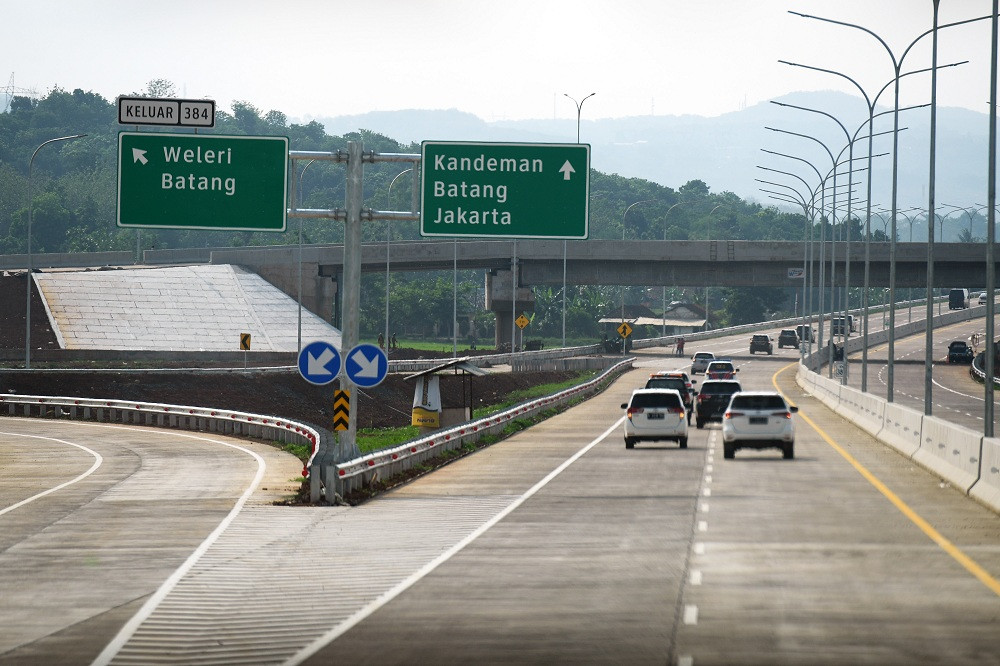 Ilustrasi Sejumlah kendaraan melintasi di jalan Tol Batang Semarang saat penyusuran pra uji laik fungsi dan keselamatan Trans Jawa, Batang, Jawa Tengah, Jumat (7/12/2018). ANTARA FOTO/Zabur Karuru.
