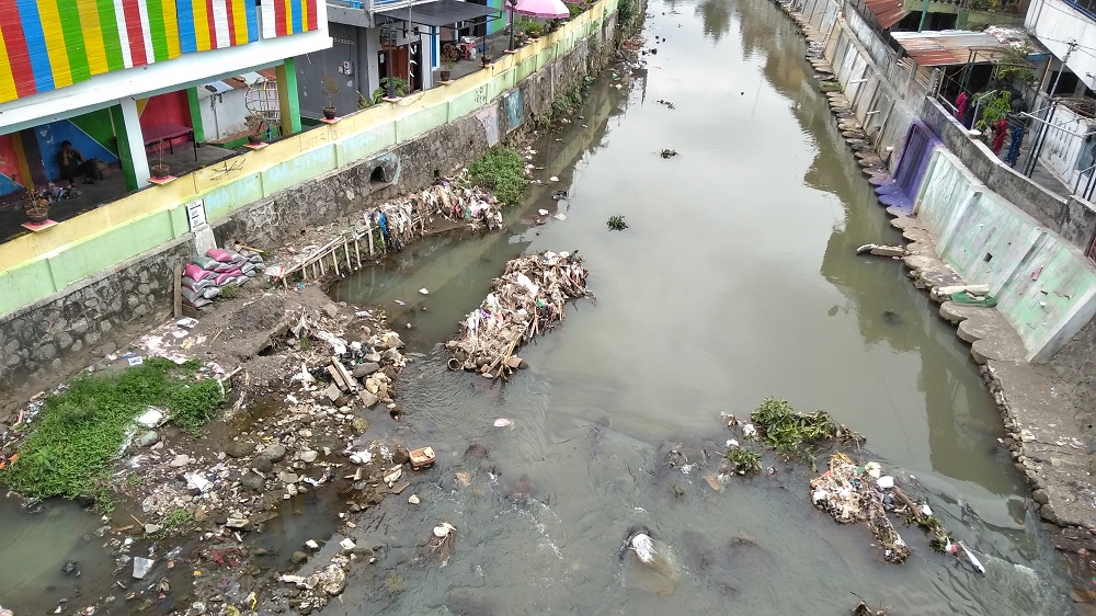 perangkap sampah di sungai