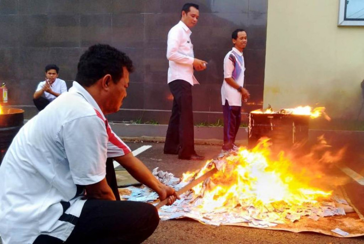 Disdukcapil Kudus Bakar 25.103 KTP-el