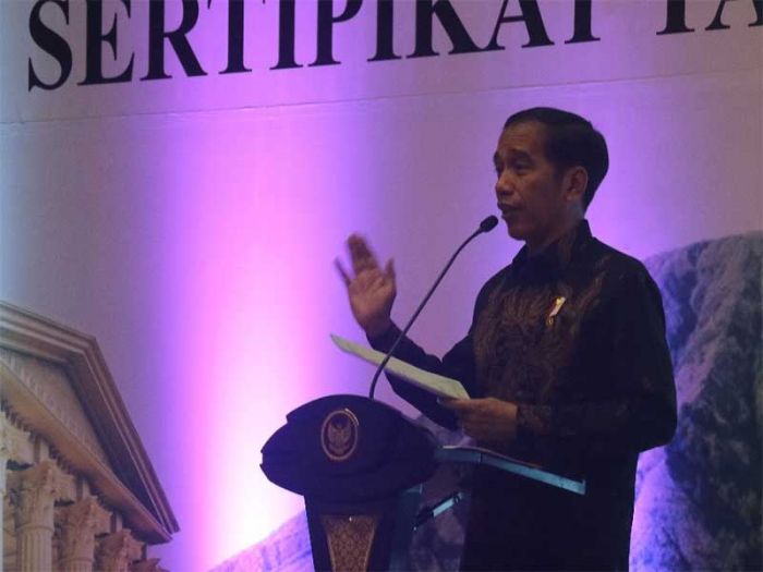 Presiden Serahkan 6.000 Sertifikat Tanah Warga Riau