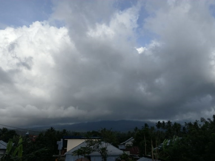 Enam Kecamatan Dihujani Abu Gunung Soputan