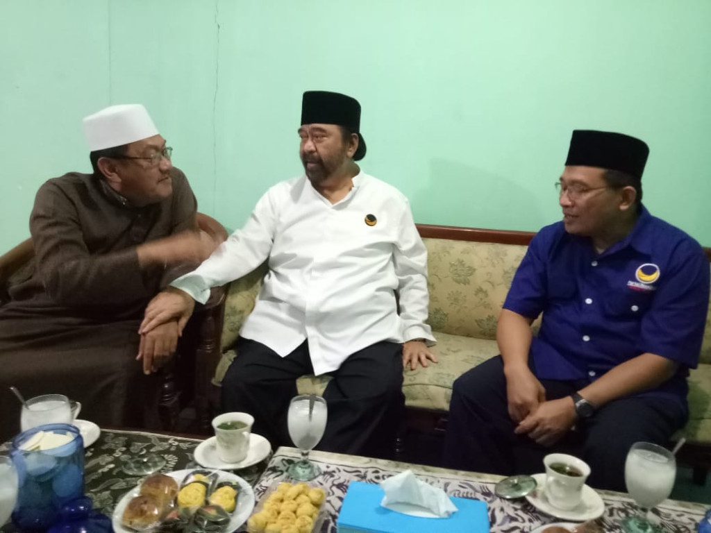Surya Paloh Diberi Amalan Khusus dari Gus Ubaid