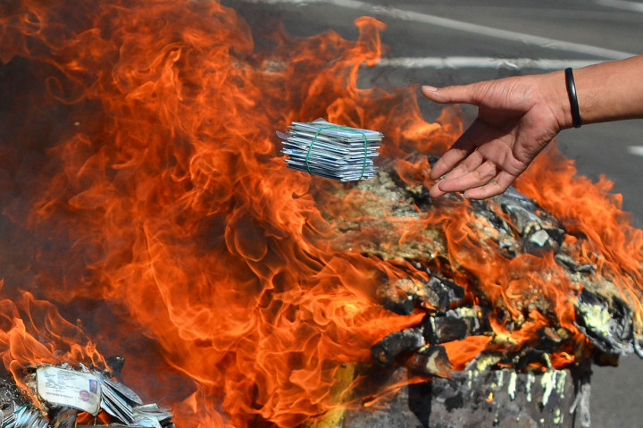 Puluhan Ribu KTP Elektronik Rusak Dimusnahkan