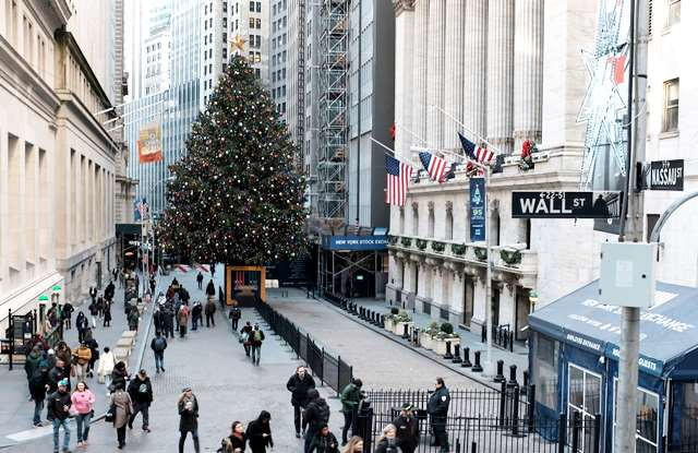 Pohon Natal Pernah Jadi Berhala