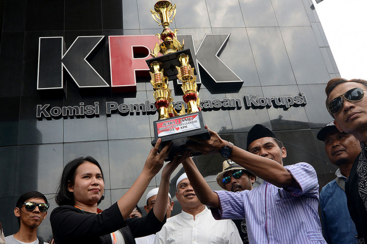 OTT Bupati Cianjur, KPK Dapat Piala dari Warga