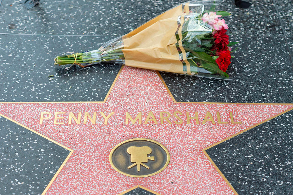 Sutradara Penny Marshall Meninggal Dunia