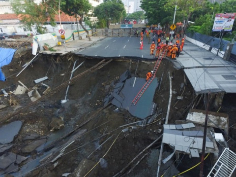 Tanah Ambles Di Gubeng Surabaya Bukan Karena Gempa